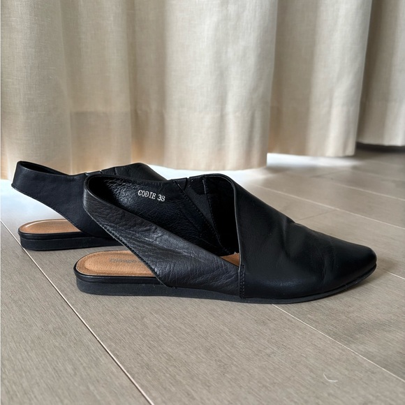 Django & Juliette Shoes - Black Leather Pointed Slingback Flats